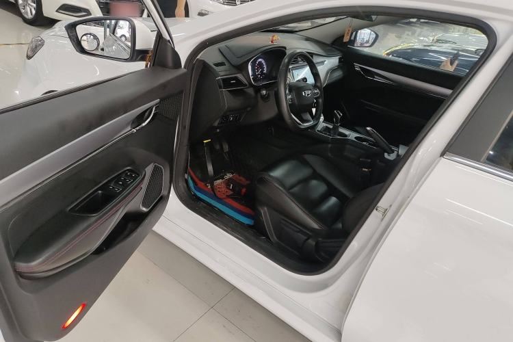 Used Geely Auto Binray 2019 200T Manual Binchi Edition Interior 3