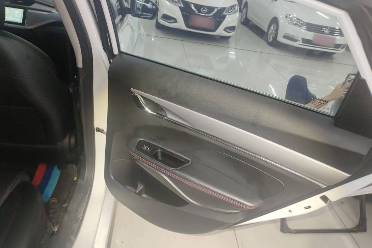 Used Geely Auto Binray 2019 200T Manual Binchi Edition Interior 6