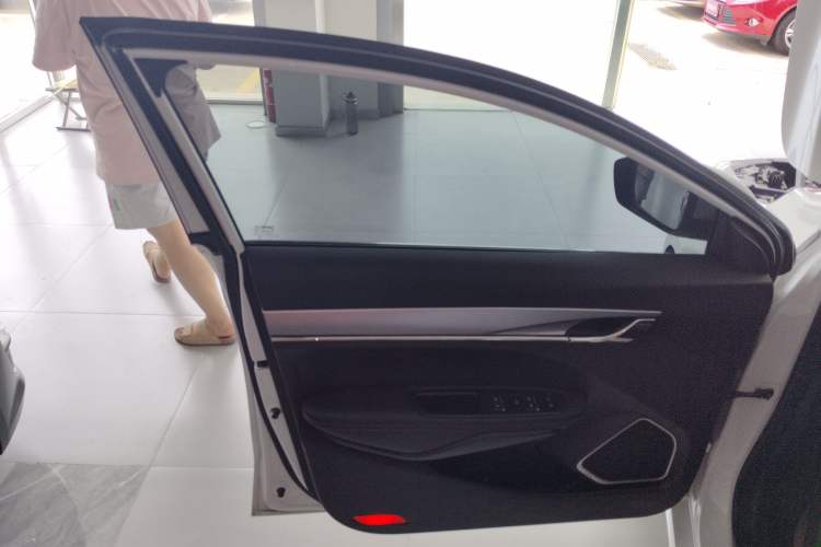Used Geely Auto Binray 2019 200T Manual Binchi Edition Interior 7