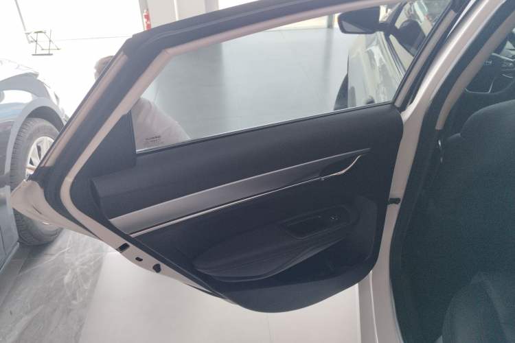 Used Geely Auto Binray 2019 200T Manual Binchi Edition Interior 8