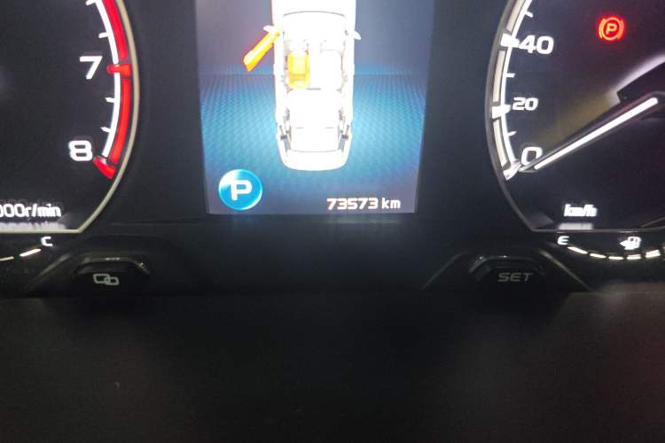 Used Geely Auto Binray 2019 200T DCT Binchi Edition Odometer Close Up