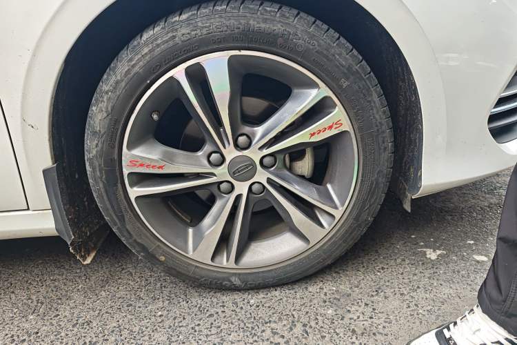 Used Geely Auto Binray 2019 200T DCT Binzhi Edition Right Front Wheel Hub