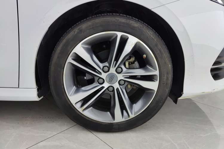 Used Geely Auto Binray 2019 200T DCT Binzhi Edition Right Front Wheel Hub