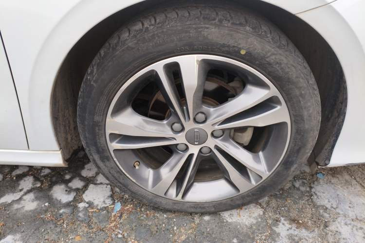 Used Geely Auto Binray 2019 200T DCT Binzhi Edition Right Front Wheel Hub