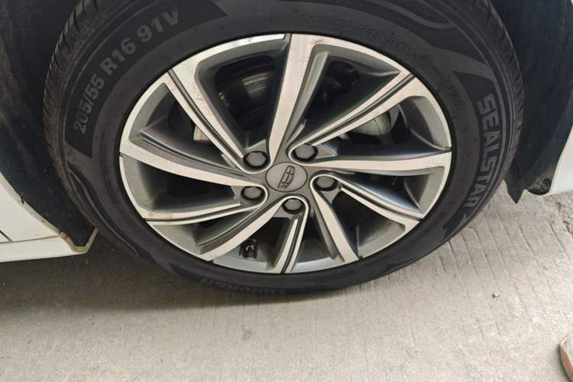 Used Geely Auto Binray 2019 200T Manual Binchi Edition Right Front Wheel Hub