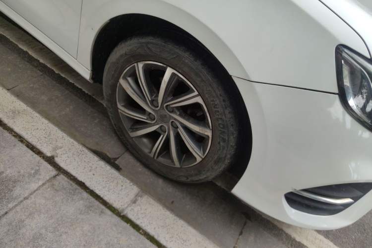 Used Geely Auto Binray 2019 200T DCT Binchi Edition Right Front Wheel Hub