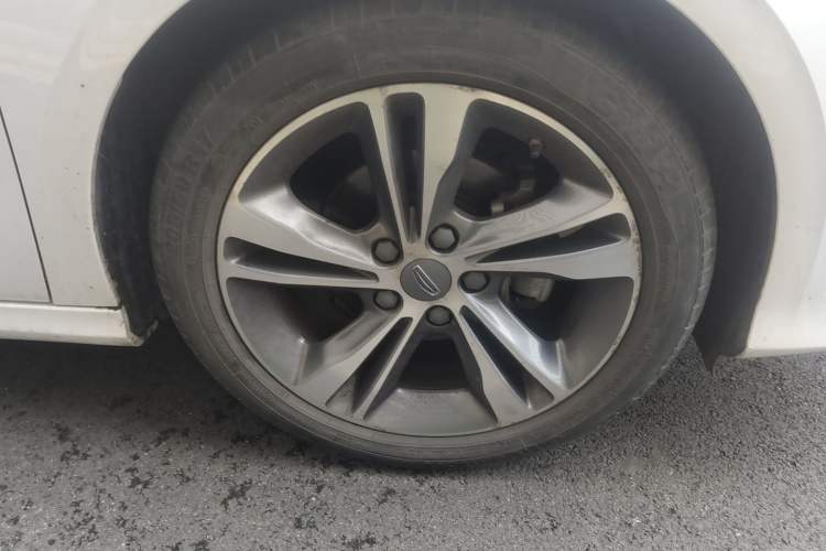 Used Geely Auto Binray 2019 200T DCT Binzhi Edition Right Front Wheel Hub