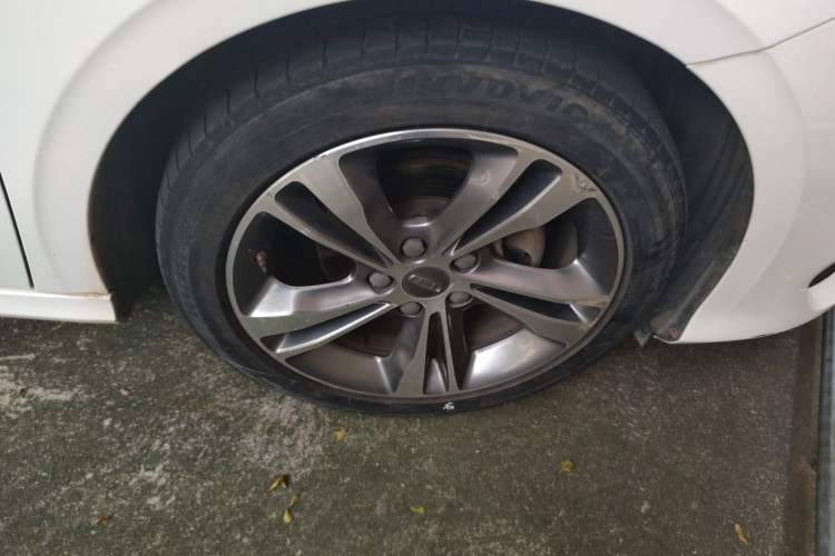 Used Geely Auto Binray 2019 200T DCT Binzhi Edition Right Front Wheel Hub