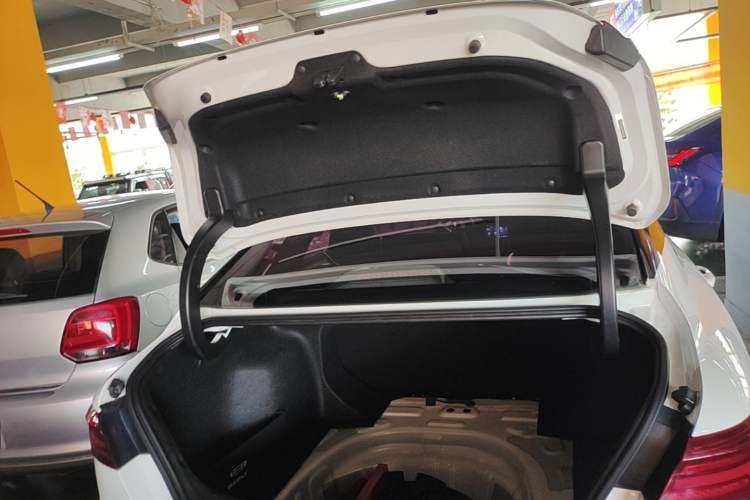Used Geely Auto Binray 2019 200T DCT Binzhi Edition Trunk