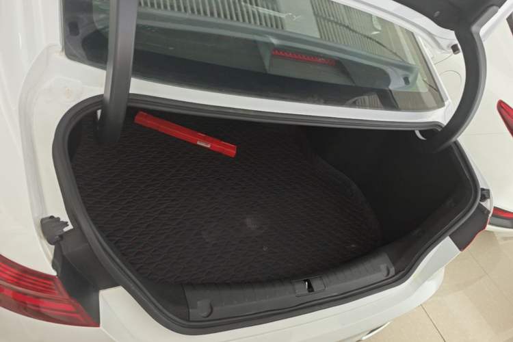 Used Geely Auto Binray 2019 200T DCT Binzhi Edition Trunk
