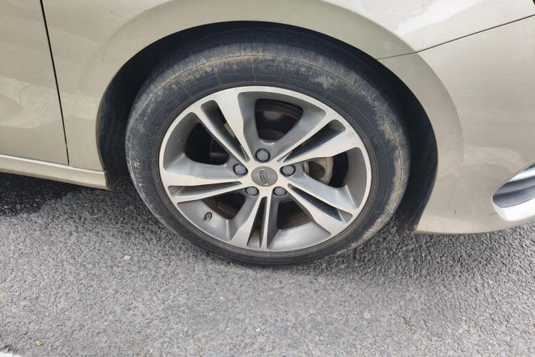 Used Geely Auto Binray 2019 200T DCT Binzhi Edition Right Front Wheel Hub