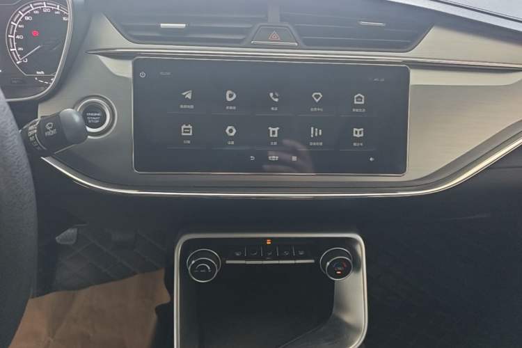 Used Geely Auto Binray 2020 200T Manual Comfort Version Audio And AC Panel