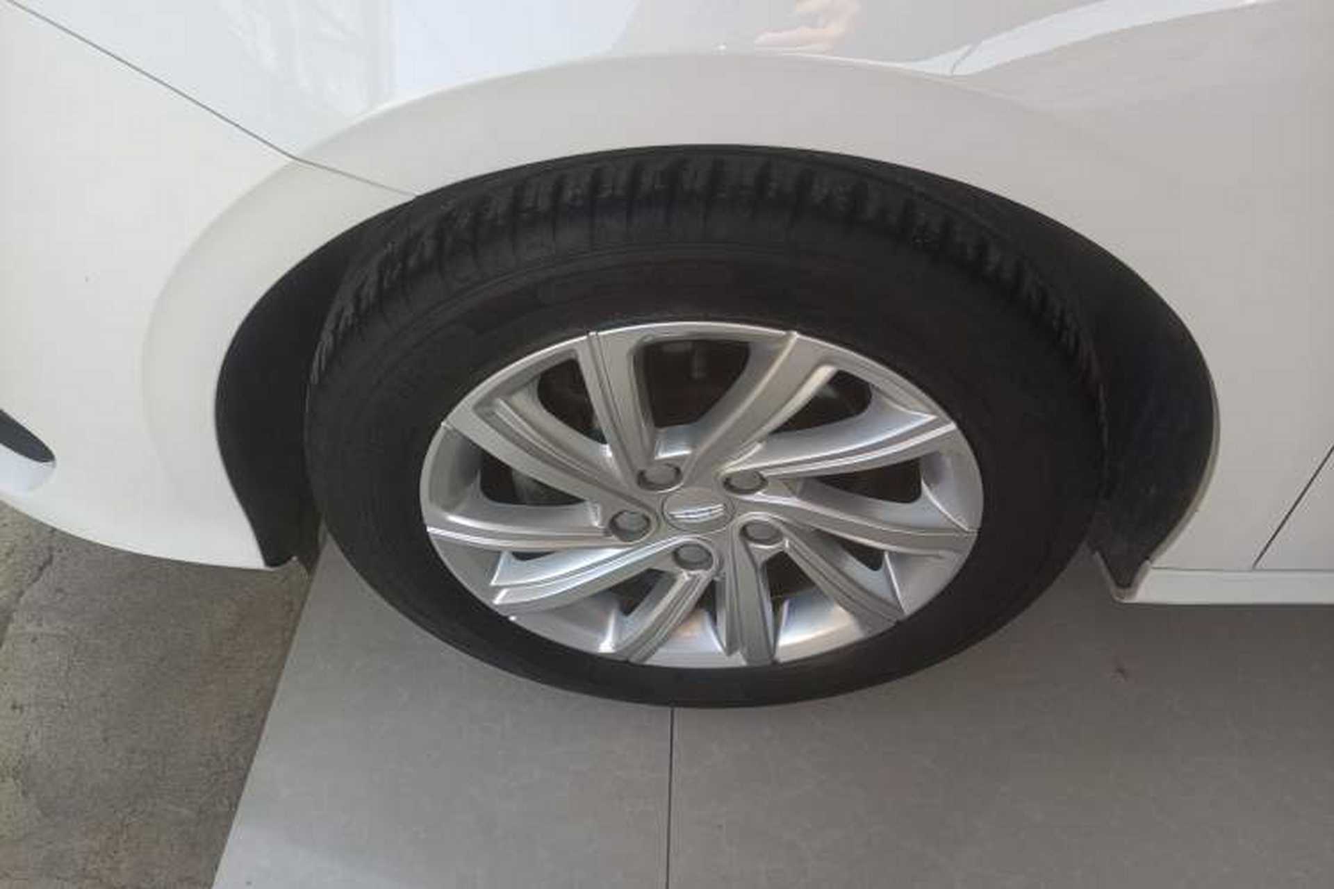 Used Geely Auto Binray 2020 200T DCT Comfort Version Left Front Wheel Hub