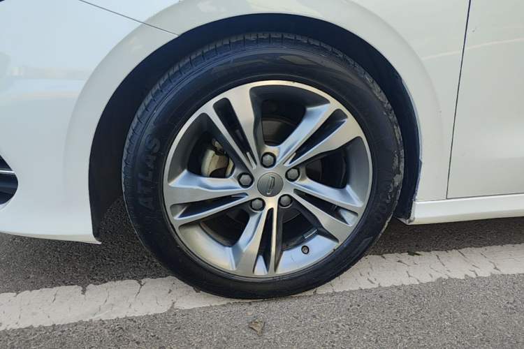 Used Geely Auto Binray 2020 1.4T CVT Asian Games Edition Left Front Wheel Hub