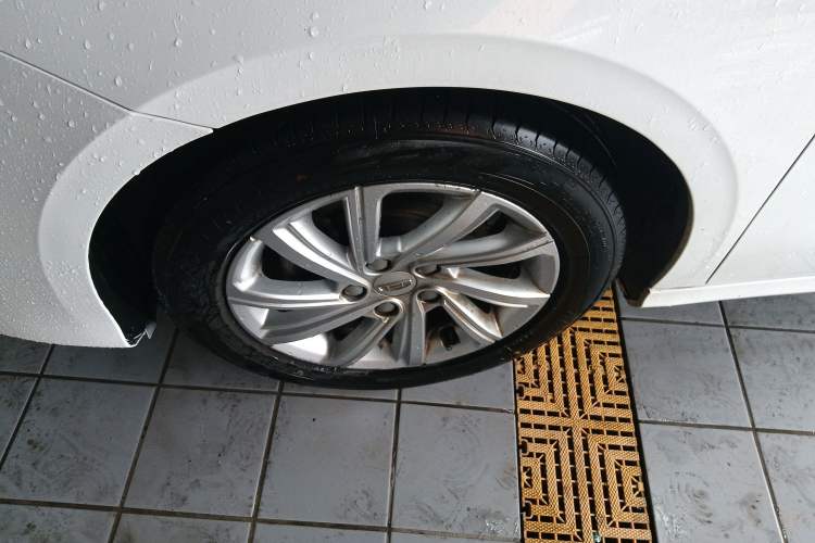 Used Geely Auto Binray 2020 200T DCT Comfort Version Left Front Wheel Hub