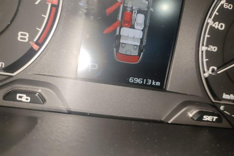 Used Geely Auto Binray 2020 1.4T CVT Asian Games Edition Odometer Close Up
