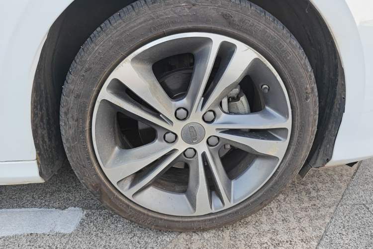 Used Geely Auto Binray 2020 Revised 1.4T CVT Asian Games Edition Right Front Wheel Hub