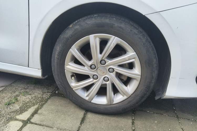 Used Geely Auto Binray 2020 200T DCT Comfort Version Right Front Wheel Hub
