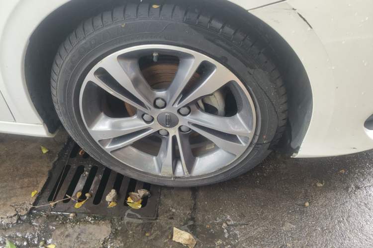 Used Geely Auto Binray 2020 Revised 1.4T CVT Asian Games Edition Right Front Wheel Hub