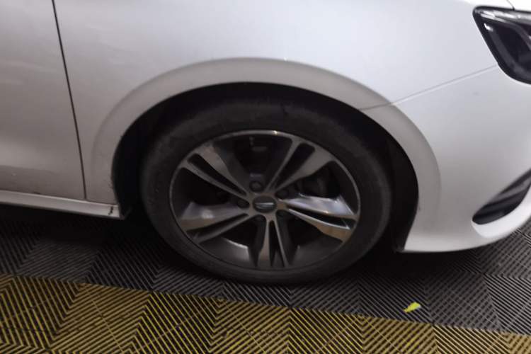 Used Geely Auto Binray 2020 1.4T CVT Asian Games Edition Right Front Wheel Hub