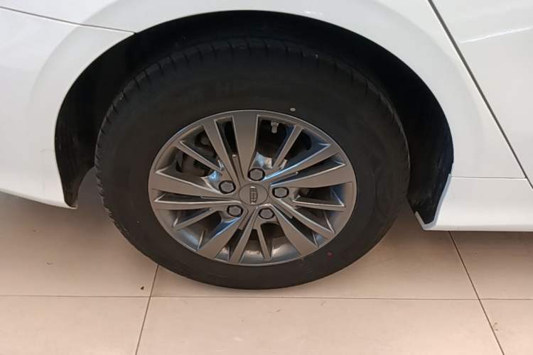 Used Geely Auto Binray 2020 200T Manual Comfort Version Right Rear Wheel Hub