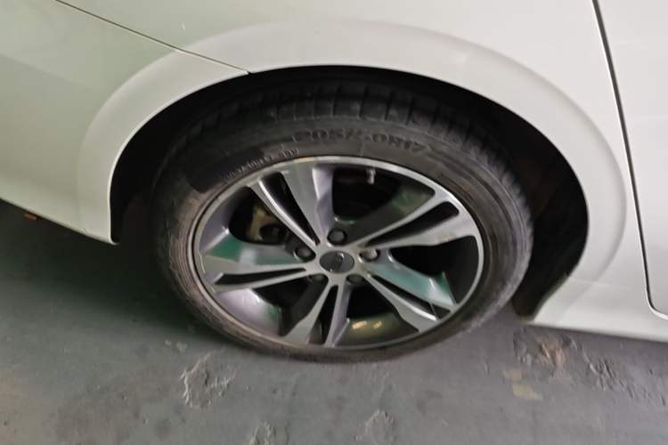 Used Geely Auto Binray 2020 1.4T CVT Asian Games Edition Right Rear Wheel Hub