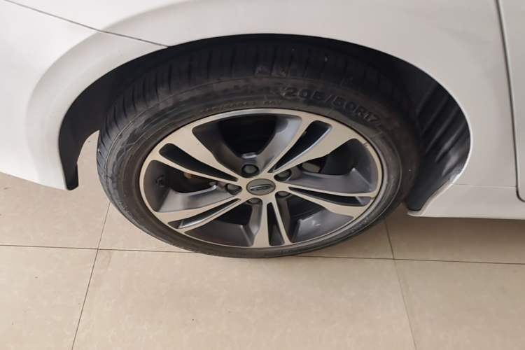 Used Geely Auto Binray 2020 1.4T CVT Asian Games Edition Right Rear Wheel Hub