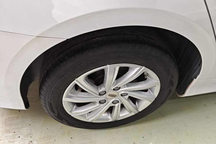 Used Geely Auto Binray 2020 200T DCT Comfort Version Right Rear Wheel Hub
