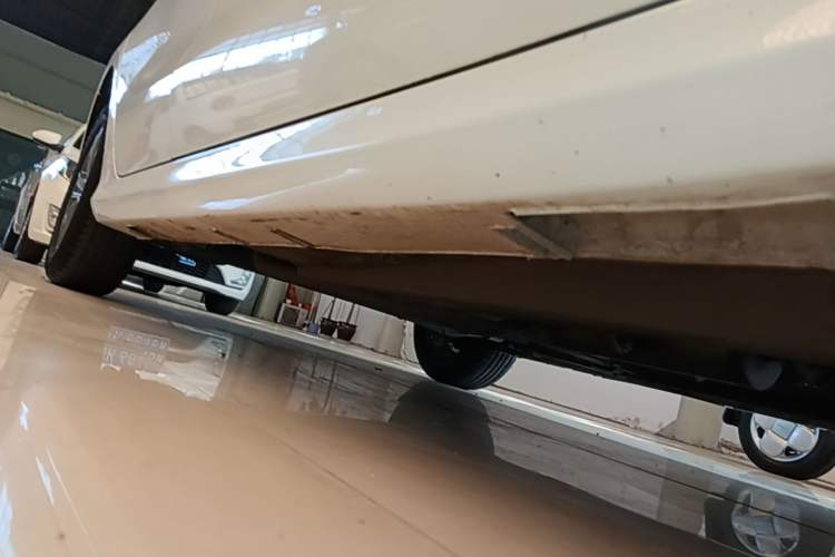 Used Geely Auto Binray 2020 200T Manual Comfort Version Right Side Sill