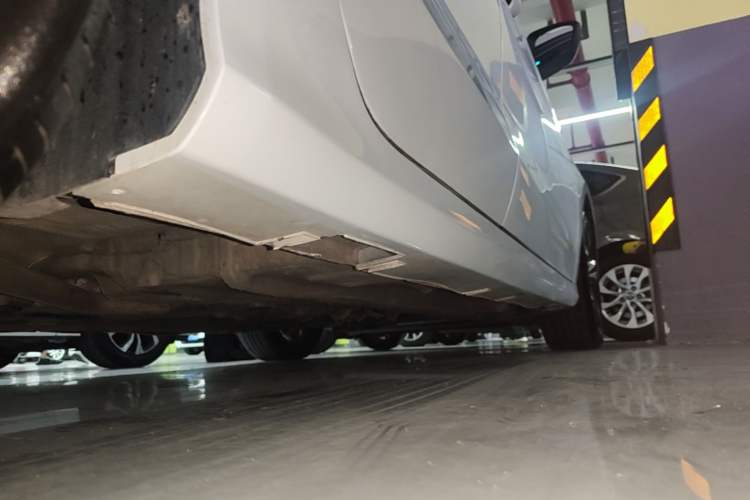 Used Geely Auto Binray 2020 Revised 1.4T CVT Asian Games Edition Right Side Sill