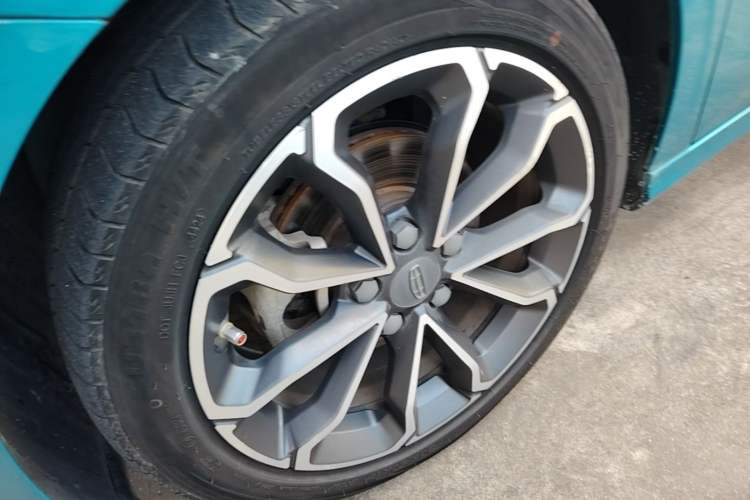 Used Geely Auto Binray 2021 1.4T CVT Asian Games Edition Left Front Wheel Hub