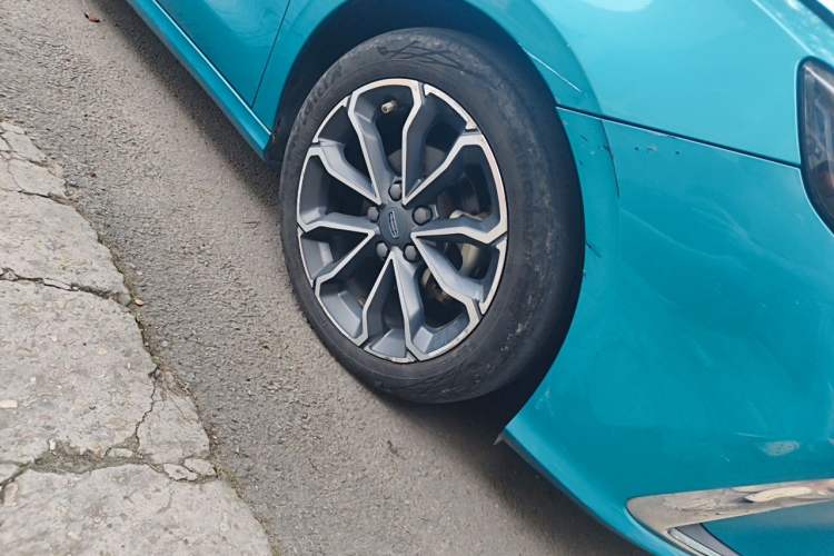 Used Geely Auto Binray 2021 1.4T CVT Asian Games Edition Right Front Wheel Hub