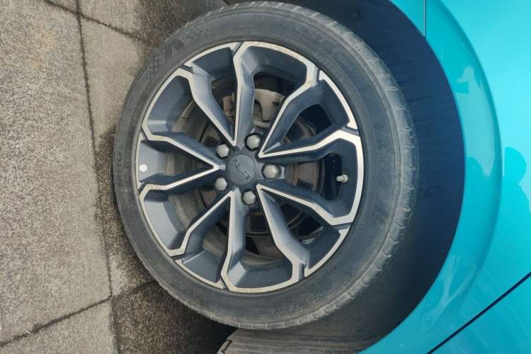 Used Geely Auto Binray 2021 1.4T CVT Asian Games Edition Right Rear Wheel Hub