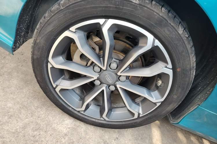 Used Geely Auto Binray 2021 1.4T CVT Asian Games Edition Right Rear Wheel Hub