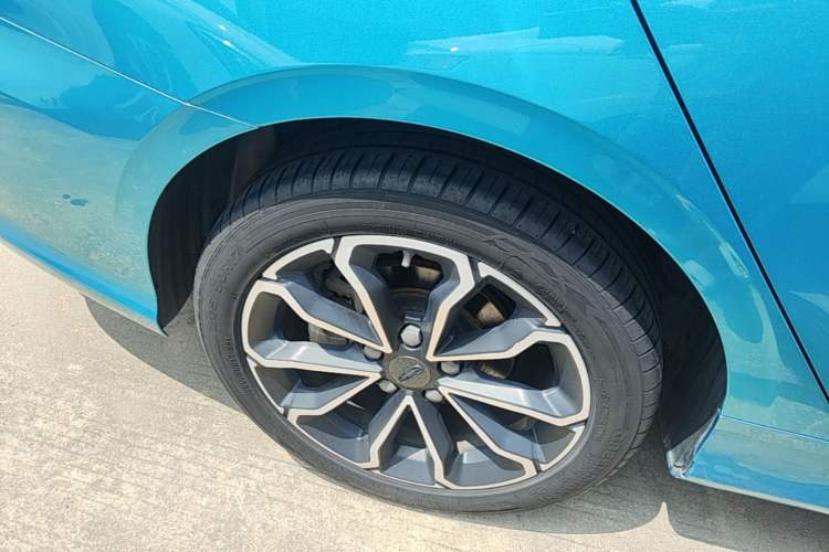 Used Geely Auto Binray 2021 1.4T CVT Asian Games Edition Right Rear Wheel Hub