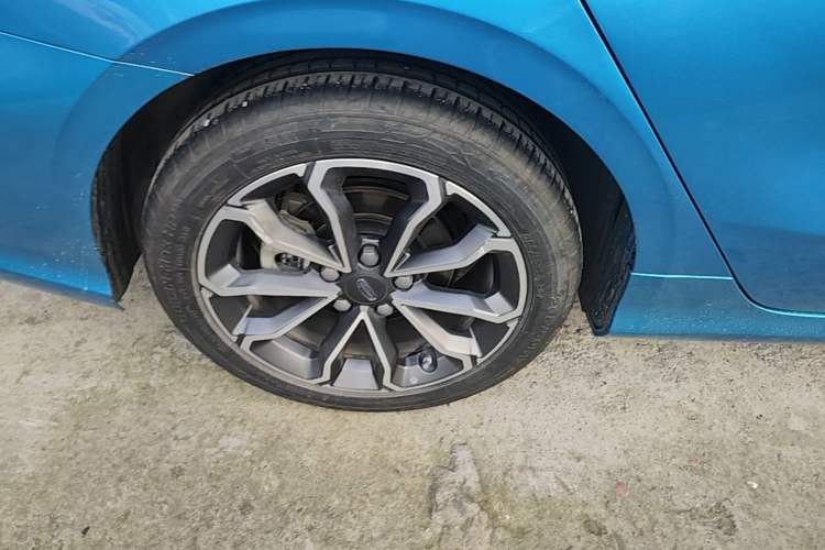Used Geely Auto Binray 2021 1.4T CVT Asian Games Edition Right Rear Wheel Hub