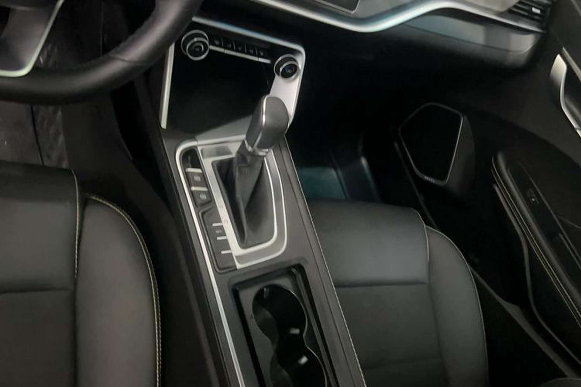 Used Geely Auto Binray 2021 1.4T CVT Asian Games Edition Gear Lever