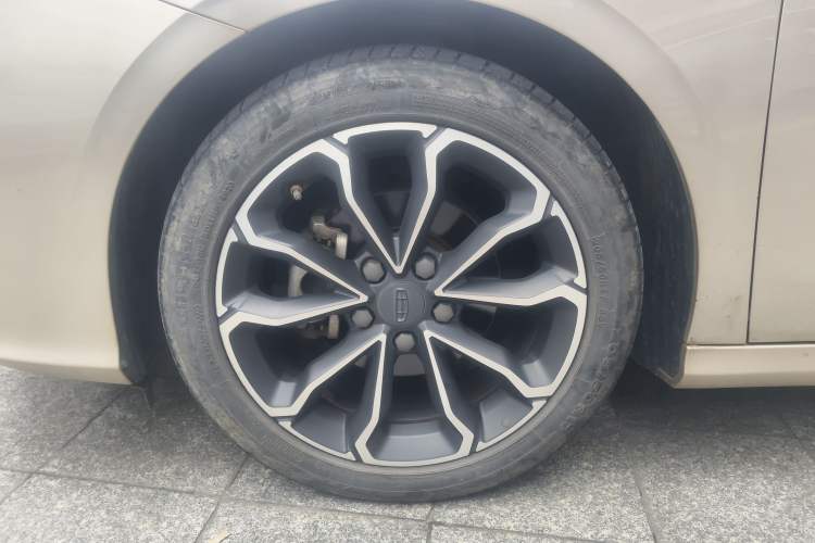 Used Geely Auto Binray 2021 1.4T CVT Asian Games Edition Left Front Wheel Hub