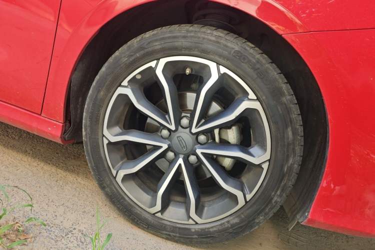 Used Geely Auto Binray 2021 1.4T CVT Asian Games Edition Right Front Wheel Hub