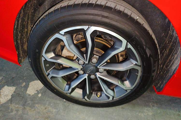 Used Geely Auto Binray 2021 1.4T CVT Asian Games Edition Right Rear Wheel Hub