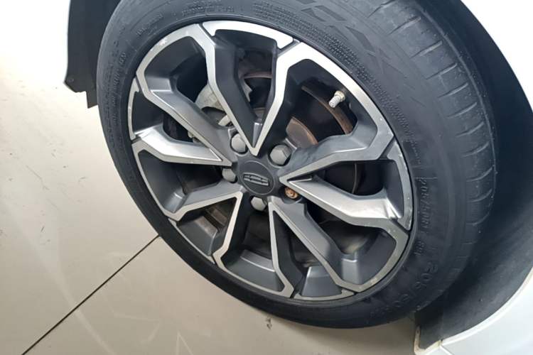Used Geely Auto Binray 2021 1.4T CVT Asian Games Edition Left Front Wheel Hub