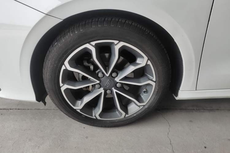 Used Geely Auto Binray 2021 1.4T CVT Asian Games Edition Left Front Wheel Hub