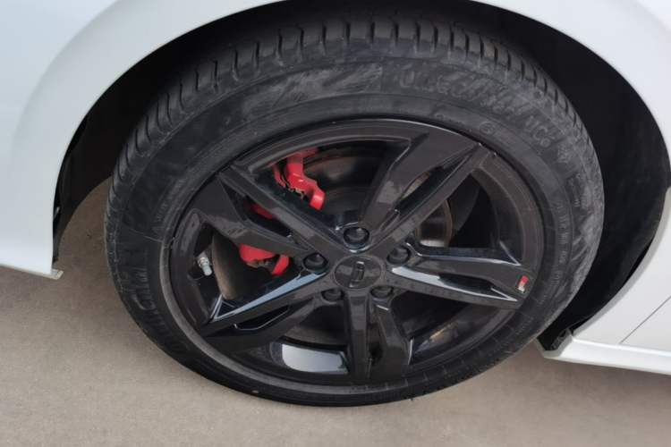 Used Geely Auto Binray 2021 1.4T CVT Asian Games Edition Left Front Wheel Hub