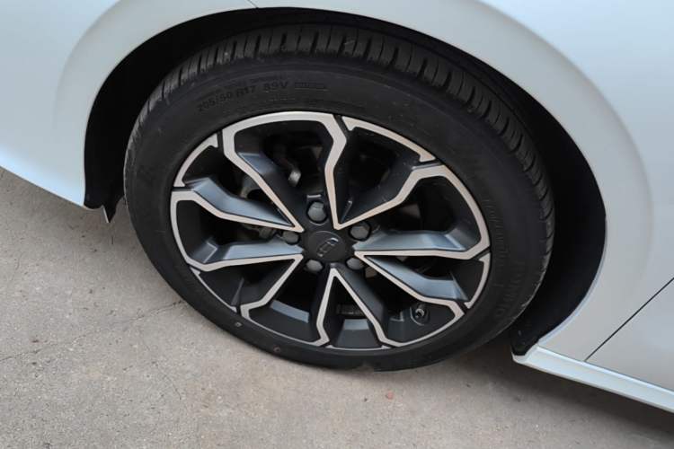 Used Geely Auto Binray 2021 1.4T CVT Asian Games Edition Left Front Wheel Hub
