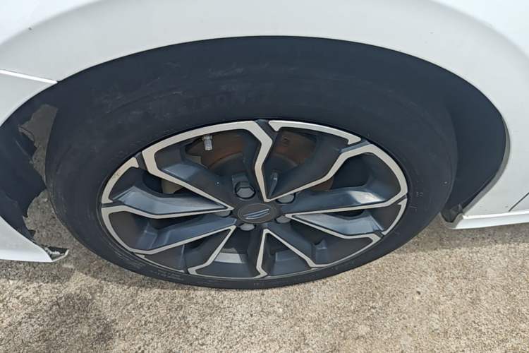 Used Geely Auto Binray 2021 1.4T CVT Asian Games Edition Left Front Wheel Hub