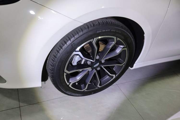 Used Geely Auto Binray 2021 1.4T CVT Asian Games Edition Left Front Wheel Hub