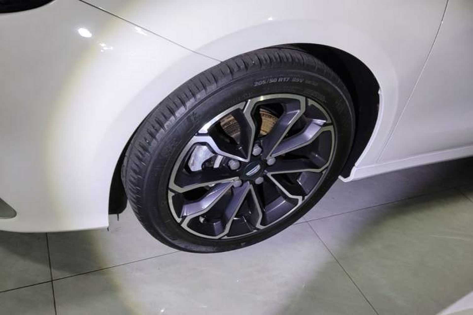 Used Geely Auto Binray 2021 1.4T CVT Asian Games Edition Left Front Wheel Hub