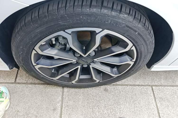 Used Geely Auto Binray 2021 1.4T CVT Asian Games Edition Left Front Wheel Hub