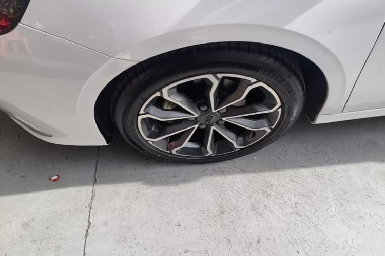 Used Geely Auto Binray 2021 1.4T CVT Asian Games Edition Left Front Wheel Hub