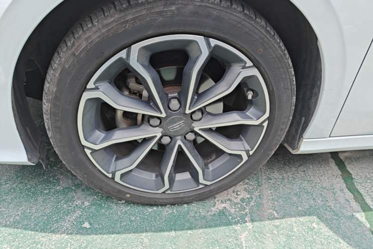 Used Geely Auto Binray 2021 1.4T CVT Asian Games Edition Left Front Wheel Hub